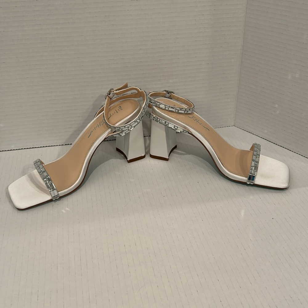 NWOT ✨ Betsy Johnson SB-SCOTT 1187 Embellished Block Heel Sandals - Size 7✨ - Picture 6 of 8